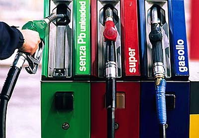 Carburanti, per colpa delle imposte gli italiani pagano il 60% più degli europei