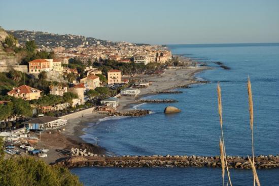 Acconti Irpef alle stelle, frontalieri in piazza a Ventimiglia