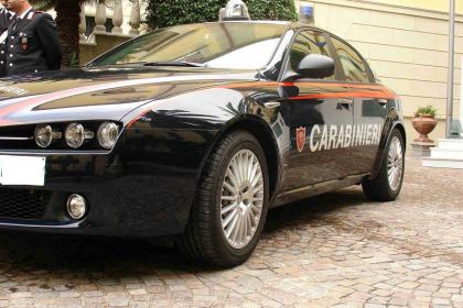 Due chili di cocaina tra i sedili dell'auto, arrestato