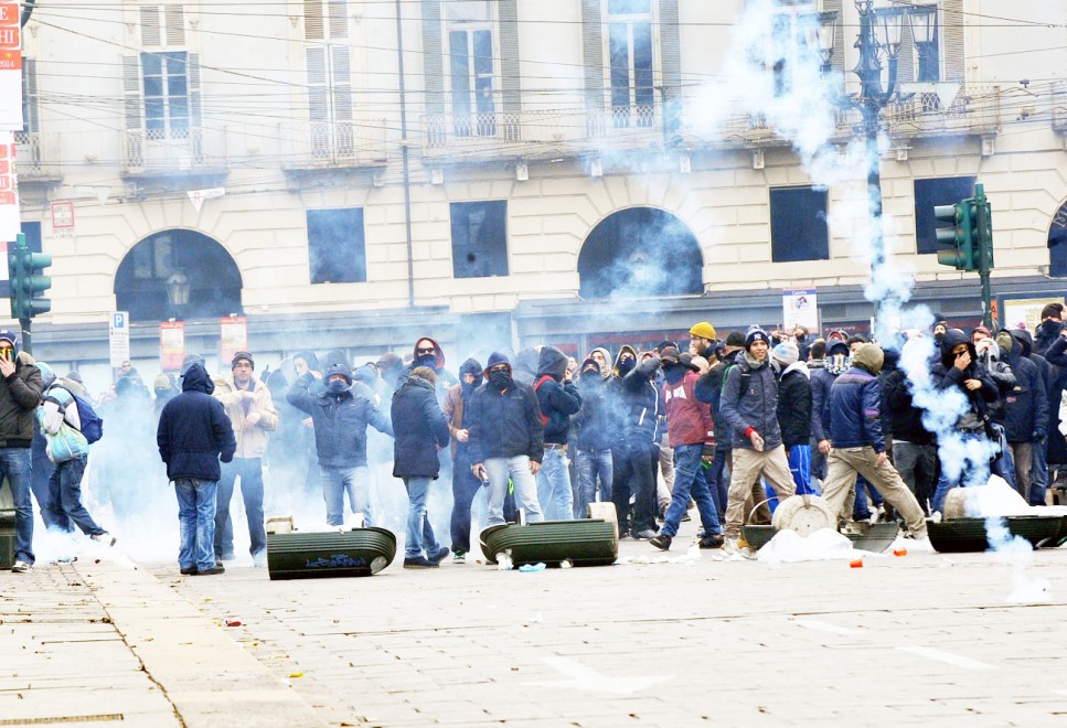 Movimento 9 dicembre, a Genova inchiesta sulle manifestazioni e polemiche sulla Jaguar di Calvani