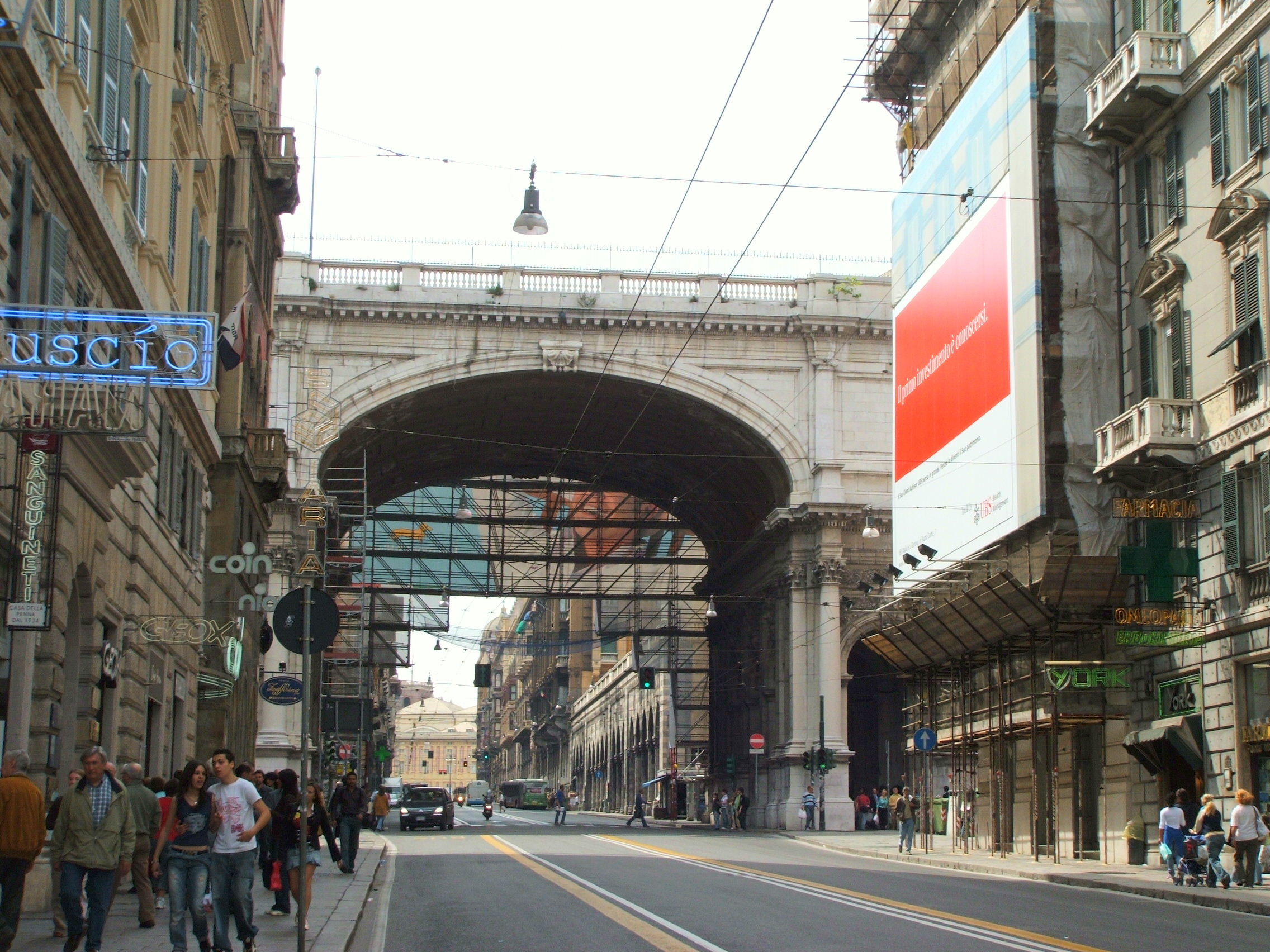 Ponte Monumentale (in parte) in vendita, Genova cerca soldi