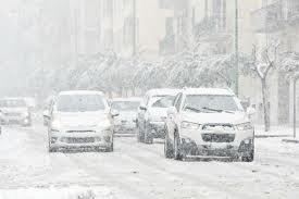 Il maltempo investe tutta l'Italia; forti nevicate al nord, acqua alta a Venezia