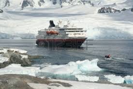 Antartide, i passeggeri della nave bloccata saranno evacuati con un elicottero cinese