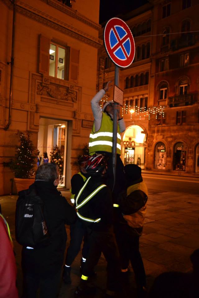 Tursi rimuove la stazione di bike sharing e parte la contestazione