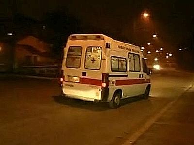 Misteriosa aggressione in via Torino, uomo accoltellato