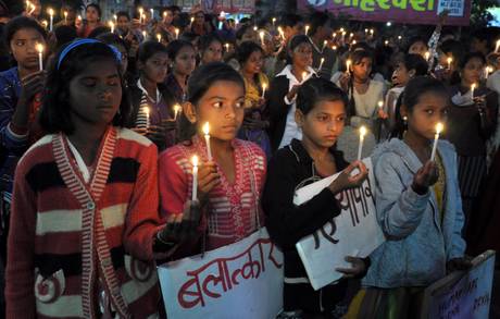 India, 16enne violentata e bruciata viva: era incinta. Migliaia in piazza per solidarieta' 