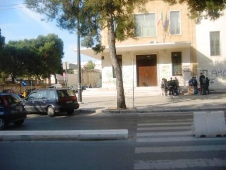 Lecce, liceale muore precipitando in un pozzo della sua scuola