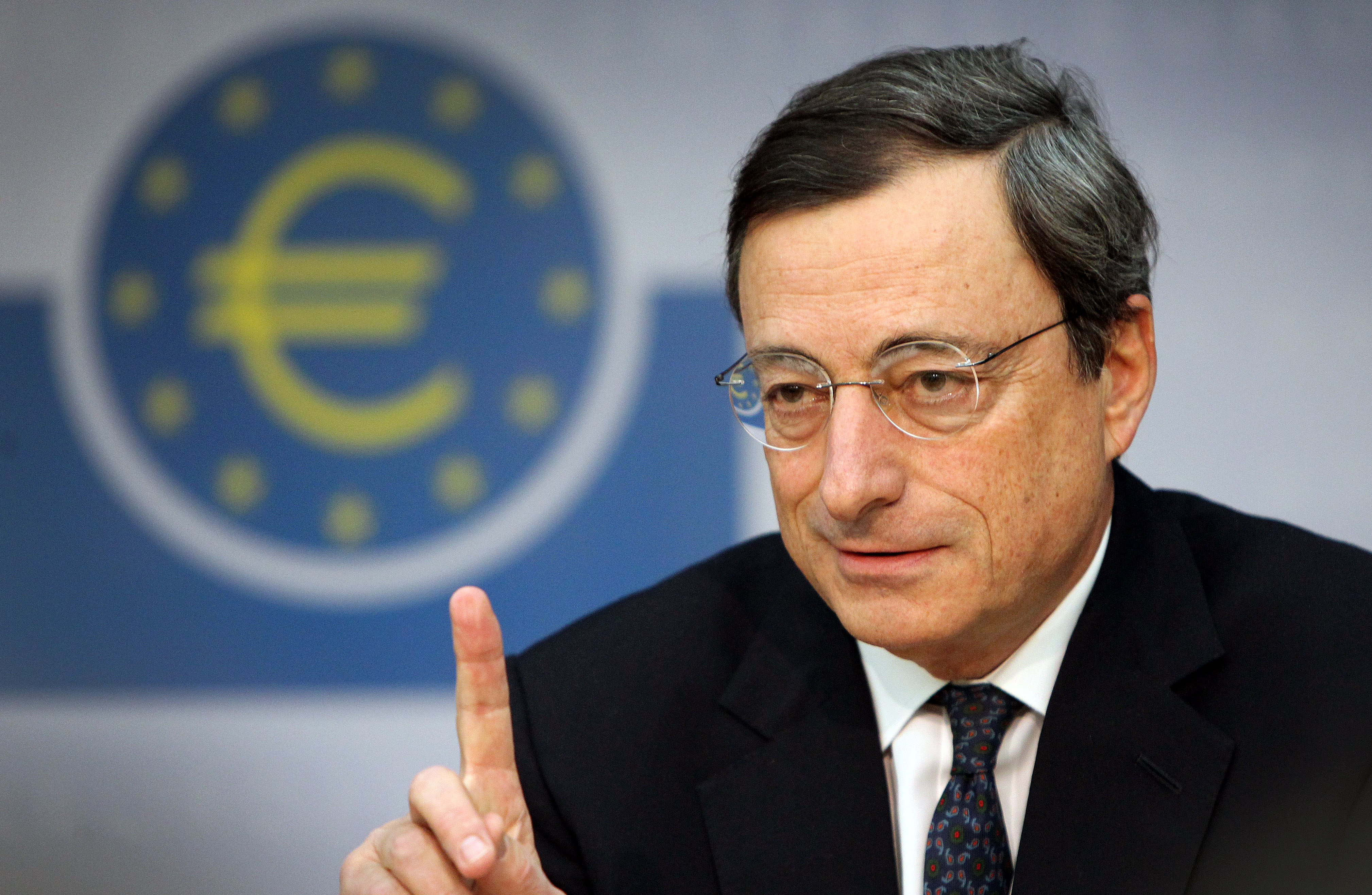 Draghi gela ottimismo: 'Ripresa ancora debole'.Tassi fermi allo 0,25%