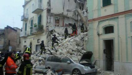 Crollo di una palazzina  a  Matera: 6 feriti, e si cerca un disperso