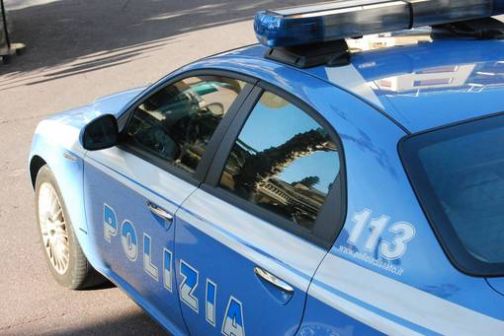 Ubriaco, minaccia i controllori AMT e aggredisce poliziotti: arrestato