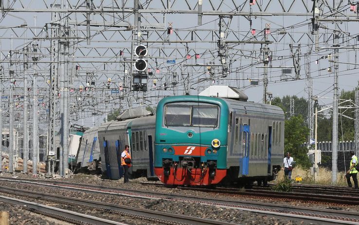 Deraglia treno a Firenze, la motrice travolge e uccide un operaio delle Ferrovie