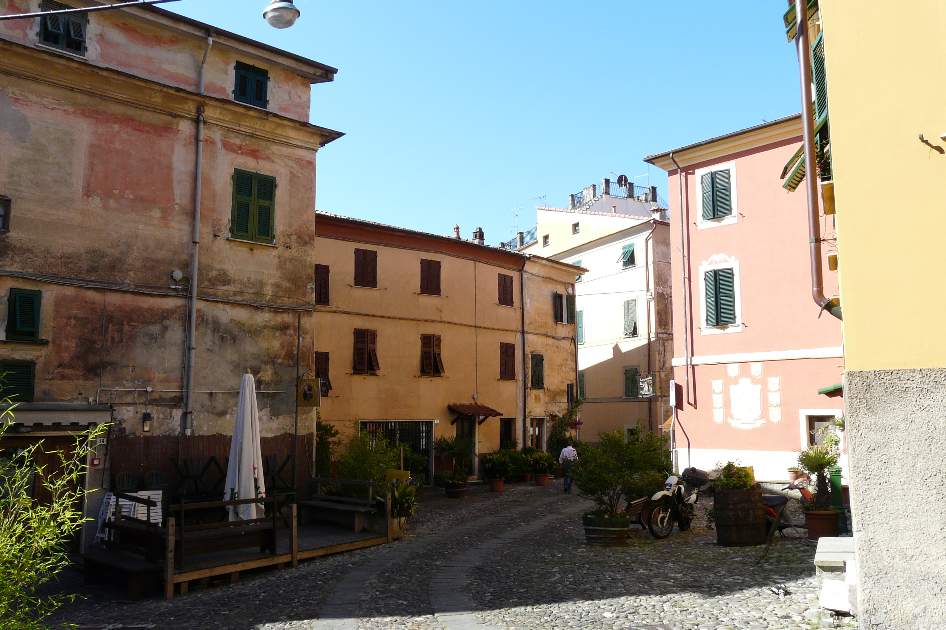 Vezzano Ligure, trentatreenne trovato morto nella zona del maneggio