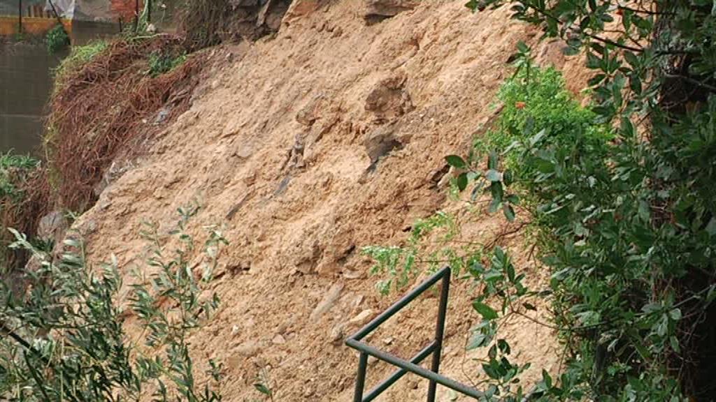 Frana a Nervi, chiusa la caregggiata a mare della via Aurelia