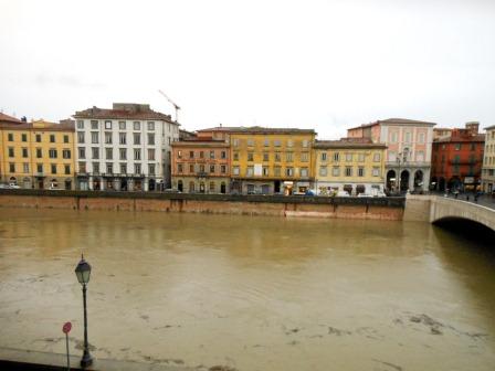 Nubifragio su Roma case allagate, l\'Arno rischia di esondare nel pisano