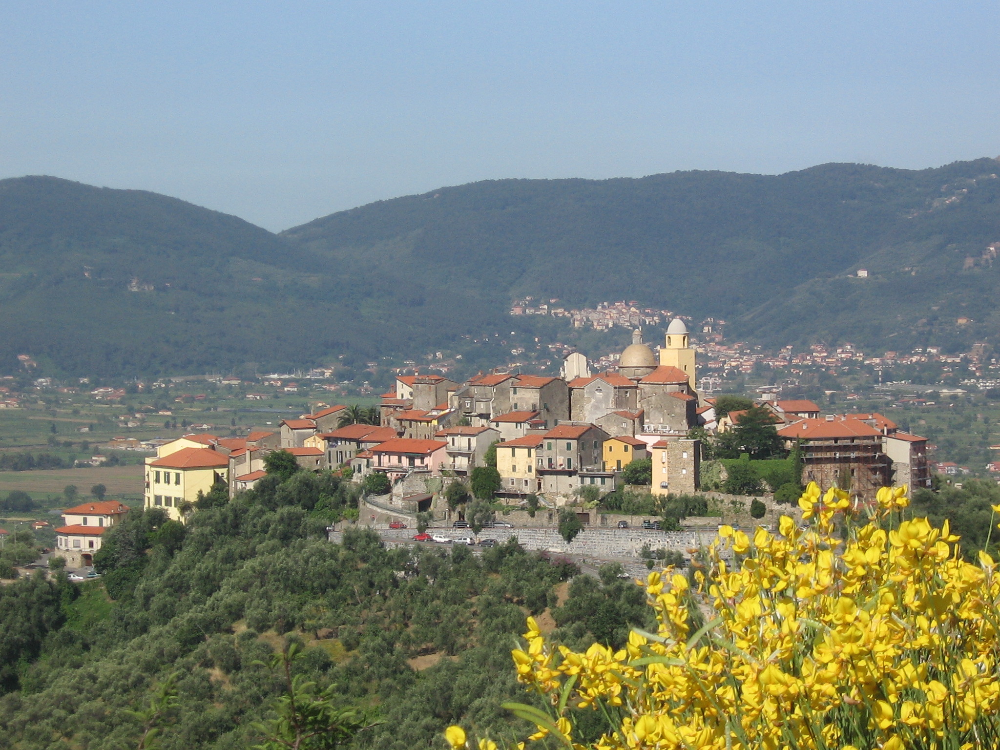 Fusione tra Castelnuovo e Ortonovo: oggi esposto progetto a vescovo La Spezia