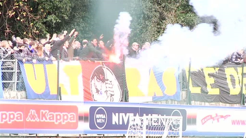 Garrone e gli Ultras per la carica pre derby della Samp