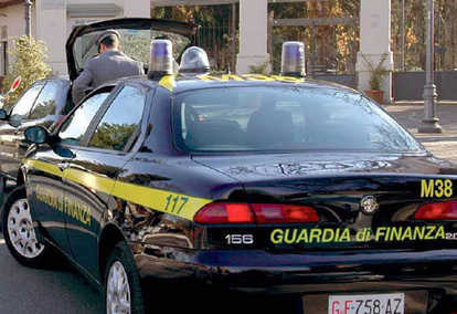 Un traffico di auto di lusso rubate sgominato dalla Guardia di Finanza