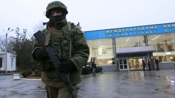 Crimea, militari russi occupano due aeroporti. L'Ucraina: 