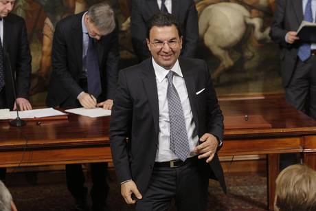 Governo, Gentile si dimette: 