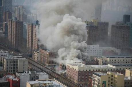 Paura a New York, esplosione in un palazzo a Manhattan: due morti