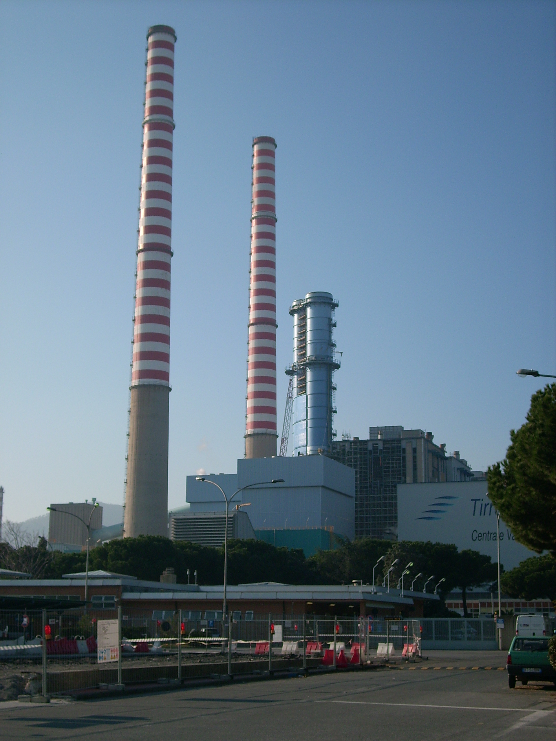 In processione una preghiera per i lavoratori Tirreno Power 