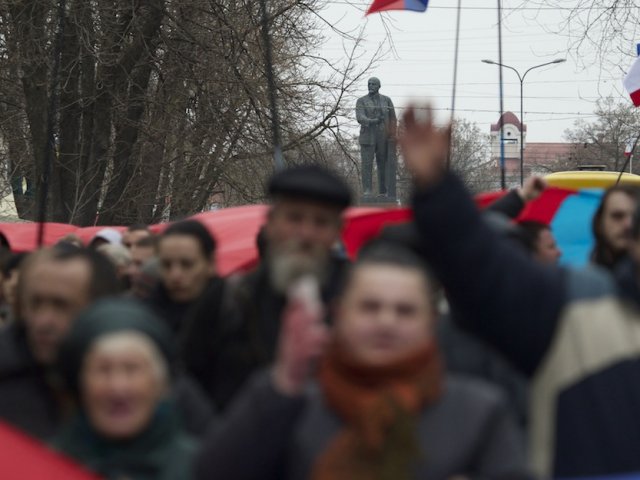 Mosca pronta al blitz con cinquantamila soldati sul confine dell'Ucraina 