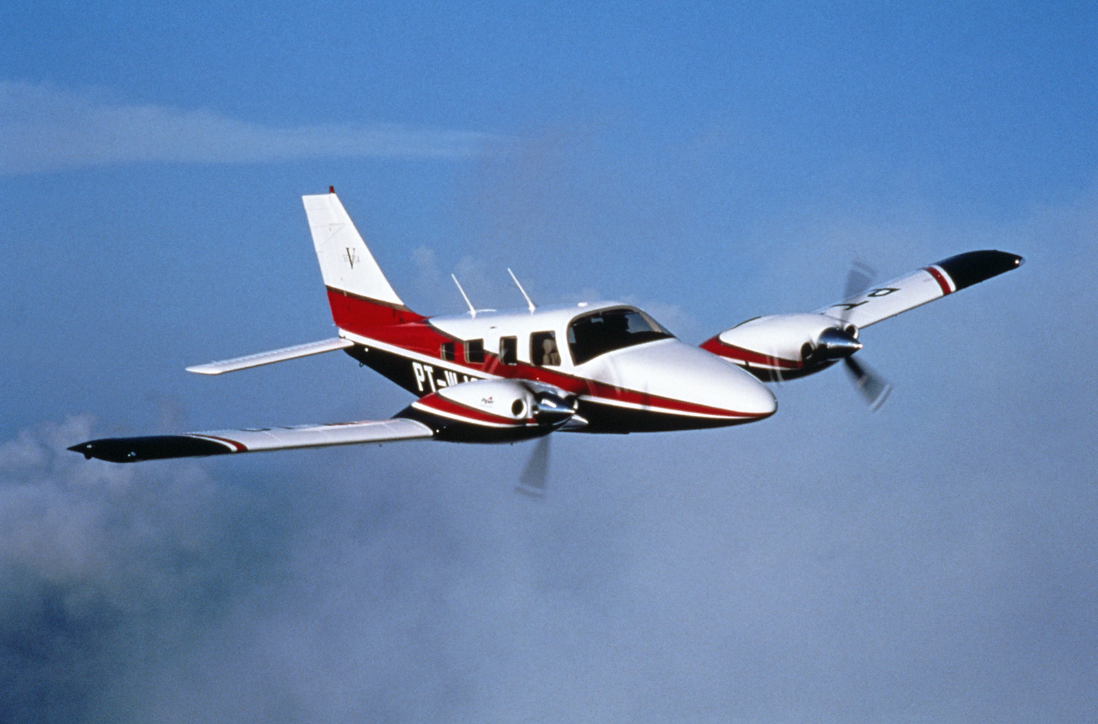 Aereo bimotore scomparso tra Liguria e Toscana: ricerche in corso in Lunigiana