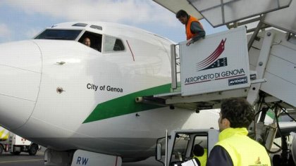 Guasto aereo sul volo Genova-Napoli, 50 viaggiatori bloccati al C.Colombo