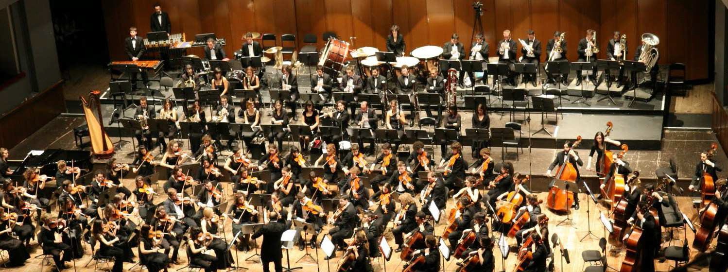 Concerto sinfonico corale al Teatro Carlo Felice diretto da Wayne Marshall