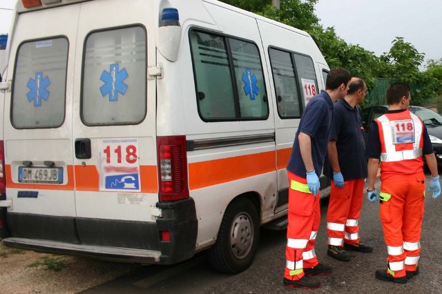 Muore dopo il ribaltamento dell'autocarro guidato dal marito