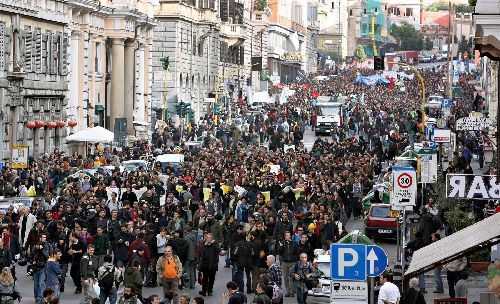 Primo maggio, in corteo milioni di persone in tutto il mondo 