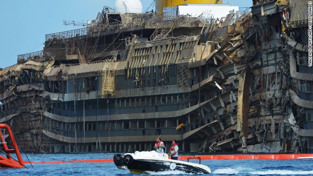 Costa Concordia, cede uno dei cassoni montato sui lati