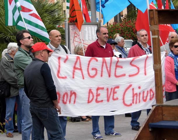 Lavoratori Agnesi in piazza per difendere lo stabilimento