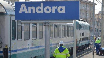 Incidente in stazione, ragazza travolta da treno: è grave