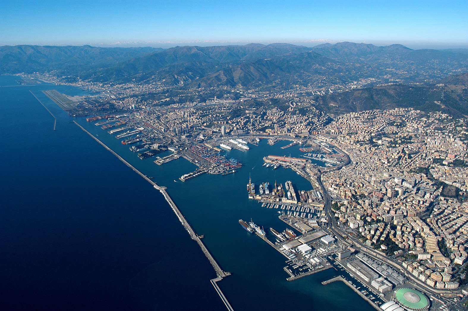 Porto di Genova, tra 60 giorni la risposta per uscita navi da ponente