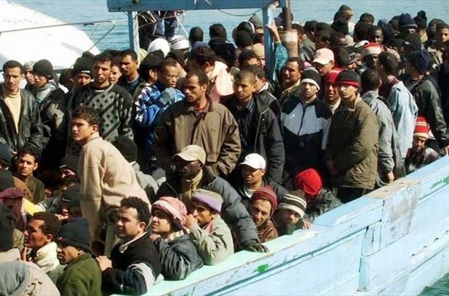 Tragedia in Libia, affonda barcone di immigrati: almeno quaranta vittime, 51 tratte in salvo 