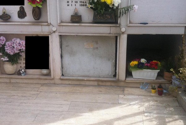 Profanata una tomba nel cimitero di Apparizione a Genova