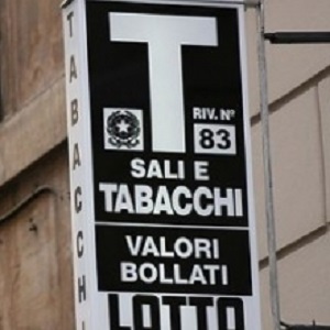 Rapina tabaccheria in centro a Sanremo usando uno sfollagente