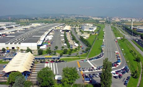 Torino, scontri al centro agroalimentare contro i licenziamenti: tre feriti gravi