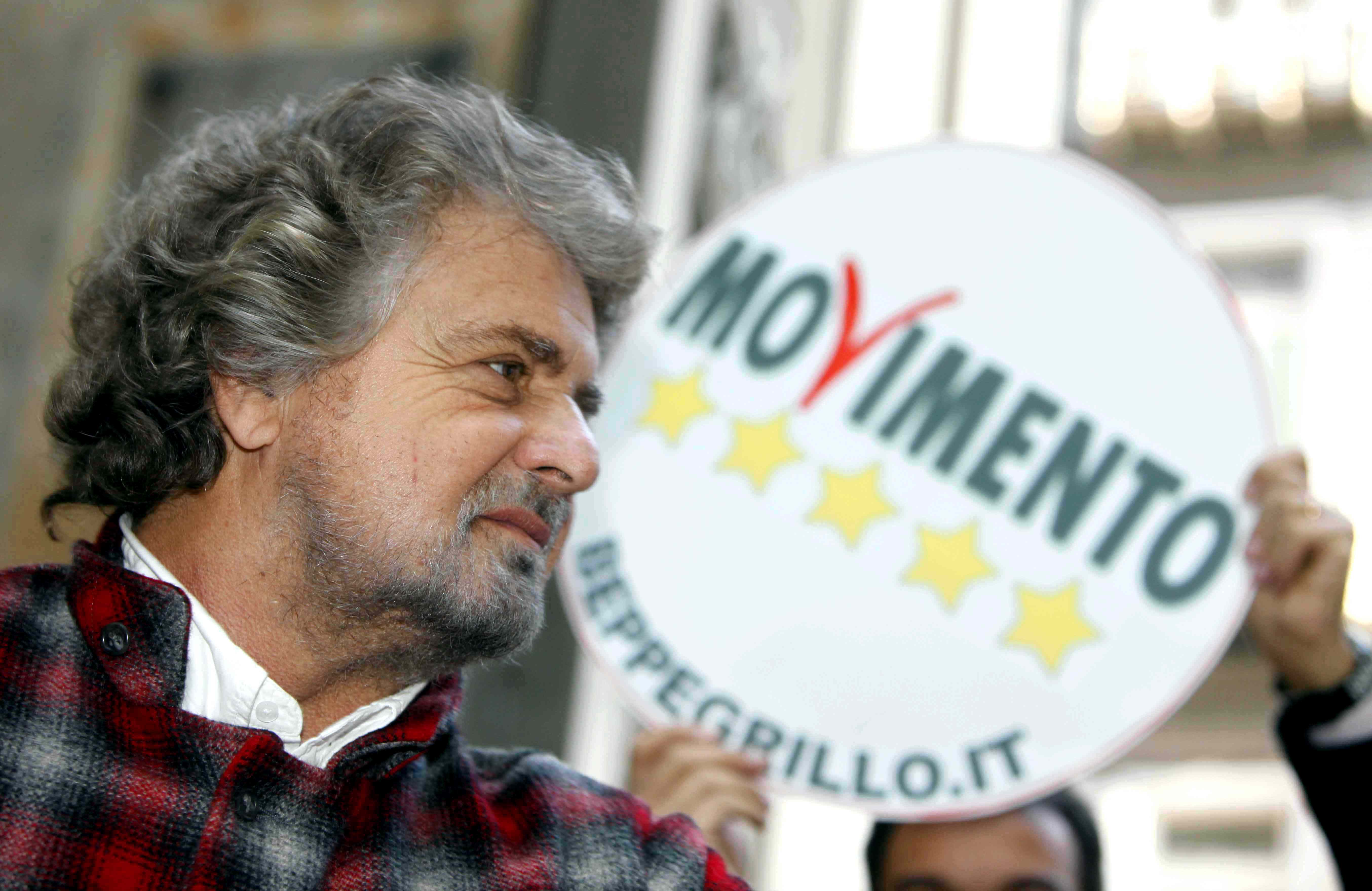 Grillo, la moglie: “Beppe è sereno, ma non ha voglia di parlare”