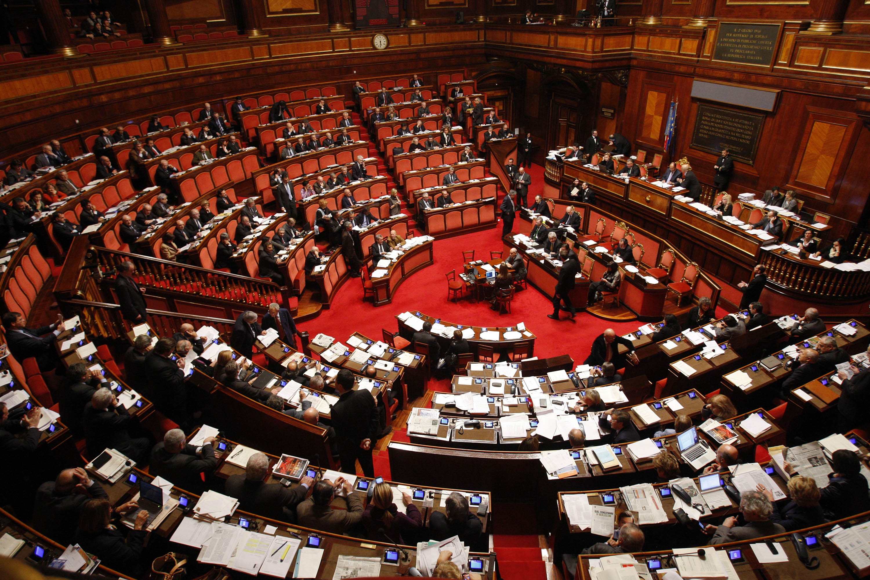 Riforma Senato: bagarre sull'immunità, M5S: 