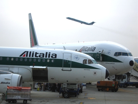 Trovato l'accordo tra Alitalia e Etihad: agli arabi il 49%