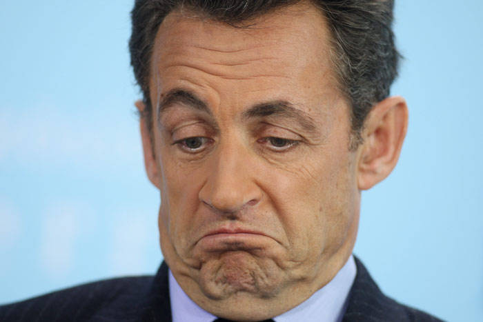 Sarkozy rilasciato nella notte, sulla sua testa pendono accuse gravissime