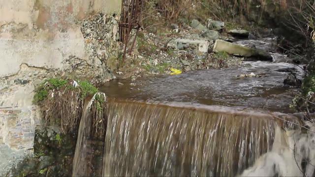 La denuncia dei Comitati: il Rio Cassinelle è arancione