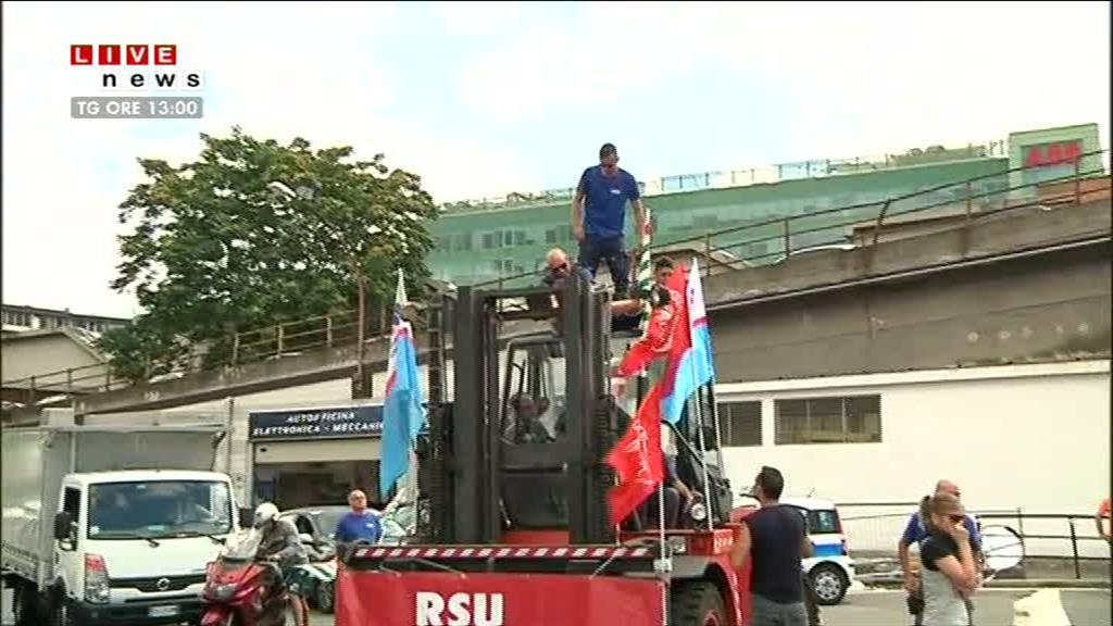 Genova paralizzata dai lavoratori di Esaote contro i licenziamenti