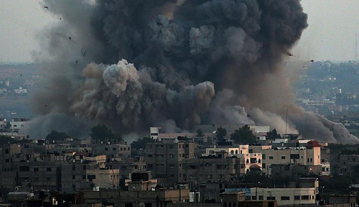 Missili contro Israele, raid su Gaza: almeno 25 morti