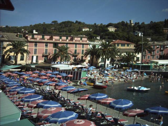 Cabine dei bagni coprono la vista del mare, proteste a Rapallo