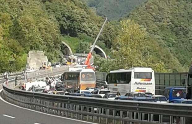 Incidente sulla A26, sono padre e figlio comaschi le due vittime carbonizzate