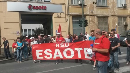 Lavoratori di Esaote tornano in piazza contro il piano industriale