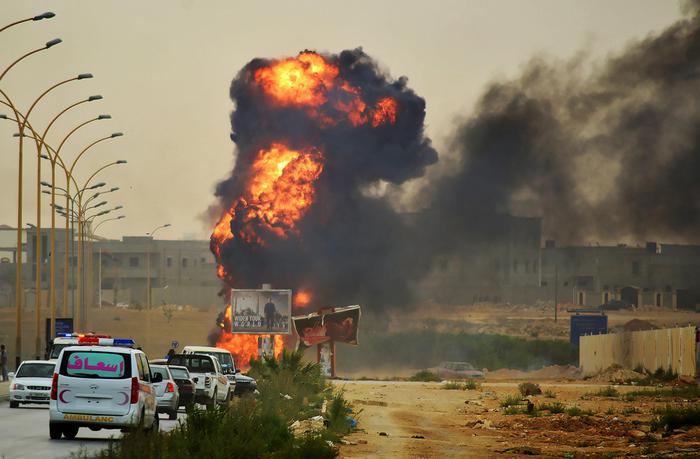 Libia, razzi contro aeroporto di Tripoli: il paese rimane isolato, chiuso lo scalo